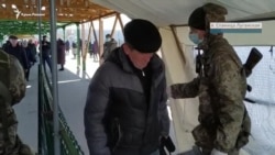 «Народ чихает»: коронавирус и проверки на линии разграничения с Донбассом (видео) «Народ чихает»: коронавирус и проверки на линии разграничения с Донбассом (видео)