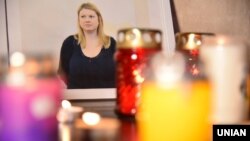 Свічки в пам’ять про громадську активістку Катерину Гандзюк