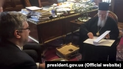 Украина. Вселенский патриарх Варфоломей и представители украинской церковной общественности.