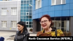 Земфира Цкаева и ее адвокат Анджелика Сикоева