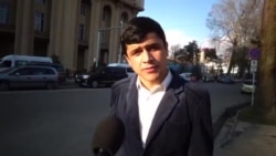 "Дуредгар шеъру оҳанг эҷод мекунад... каланд месозад" "Дуредгар шеъру оҳанг эҷод мекунад... каланд месозад"