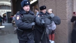 "Бессрочка" завершилась в автозаке "Бессрочка" завершилась в автозаке