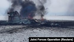 Сбитый российский самолет над территорией Украины