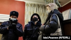 Полиция опоздала на лекцию: Юлию Галямину в Казани пытались обвинить в нарушении санитарных норм