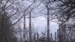 Слезы и обстрелы: один день из жизни города Счастье в Луганской области (видео) Слезы и обстрелы: один день из жизни города Счастье в Луганской области (видео)