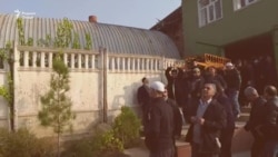 Маросими дафни марзбони кушташуда дар ҳамла ба "Султонобод" Маросими дафни марзбони кушташуда дар ҳамла ба "Султонобод"