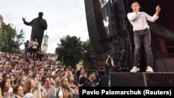 Svyatoslav Vakarchuk at an election rally and concert in Lviv on June 18