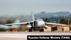 Су-24 на авиабазе Хмеймим