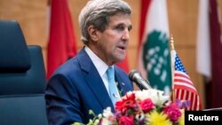 На снимке: госсекретарь США Джон Керри во время визита в Саудовскую Аравию 11 сентября 2014 года