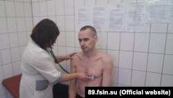 Олег Сенцов во время обследования в Лабытнангской гордоской больнице