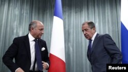 Russian Foreign Minister Sergei Lavrov (right) and his French counterpart Laurent Fabius at a news conference in Moscow on September 17