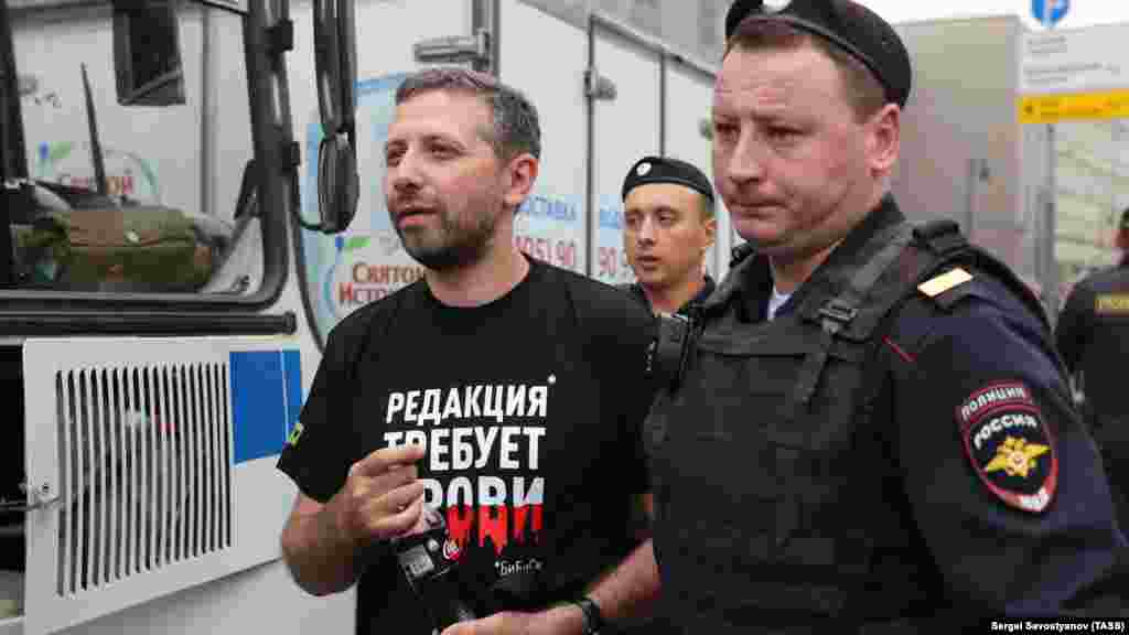 Задержали спецкора «Медузы» Илью Жегулева. Его брата в апреле 2018 года суд Москвы приговорил к трем годам колонии общего режима по обвинению в хранении наркотиков (часть 2 статьи 228 УК)