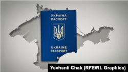 Украинский паспорт на фоне очертаний Крыма, иллюстрационный коллаж