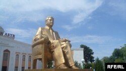 Even Saparmurat Niyazov, Turkmenbashi, himself knew better than to rule beyond 70 years of age.