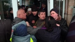 Протести у Нових Санжарах: люди бояться розповсюдження коронавірусу в селищі (відео) Протести у Нових Санжарах: люди бояться розповсюдження коронавірусу в селищі (відео)