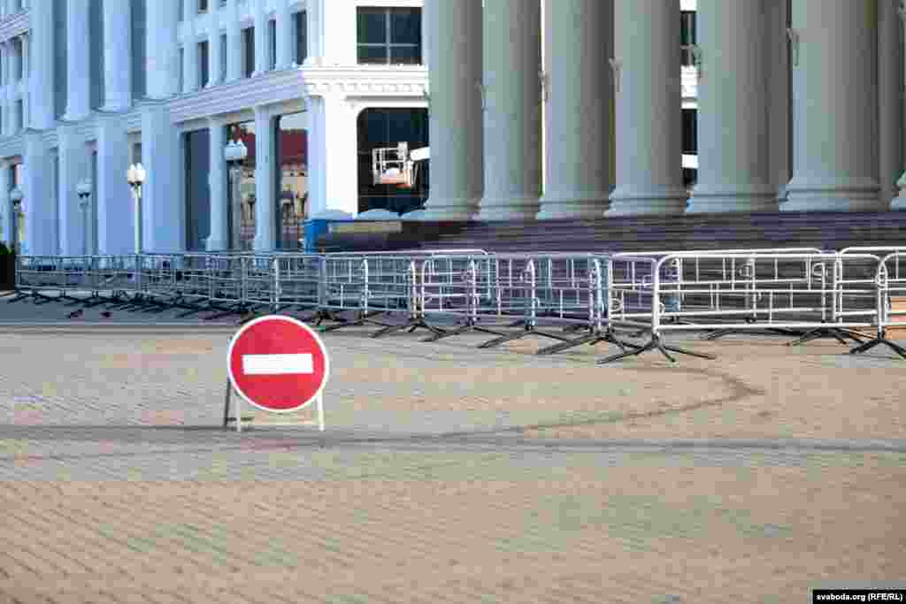 Основной день голосования в Беларуси начался с того, что в центре Минска закрыли все парковки 