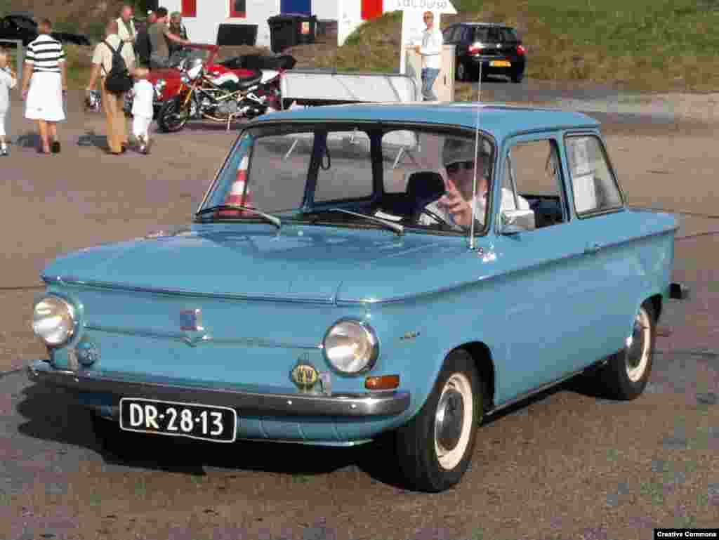 «Води Prinz и будь королем» – рекламный слоган для автомобиля NSU Prinz 4, который был выпущен в Западной Германии в 1961 году. За полминуты он мог разогнаться до 97 километров в час.