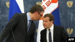 Премьер-министр Сербии Александр Вучич (слева) и премьер-министр России Дмитрий Медведев. Москва, 7 июля 2014 года.