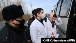 Задержание врачей во время акции у колонии в Покрове, где сидит Алексей Навальный