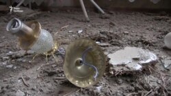 Жители Балаклеи возвращаются в свои дома после взрывов (видео) Жители Балаклеи возвращаются в свои дома после взрывов (видео)