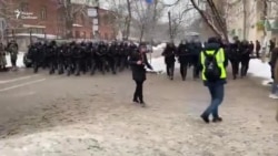 Полиция зачищает улицы у "Матросской тишины" Полиция зачищает улицы у "Матросской тишины"