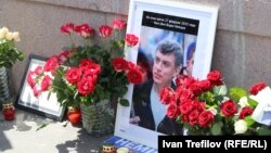 Народный мемориал Бориса Немцова на месте его убийства