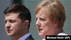 German Chancellor Angela Merkel (right) with Ukrainian President Volodymyr Zelensky in Berlin on June 18.