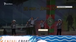 Стихи Пушкина и дети с оружием. В Севастополе отметили День пограничника (видео) Стихи Пушкина и дети с оружием. В Севастополе отметили День пограничника (видео)
