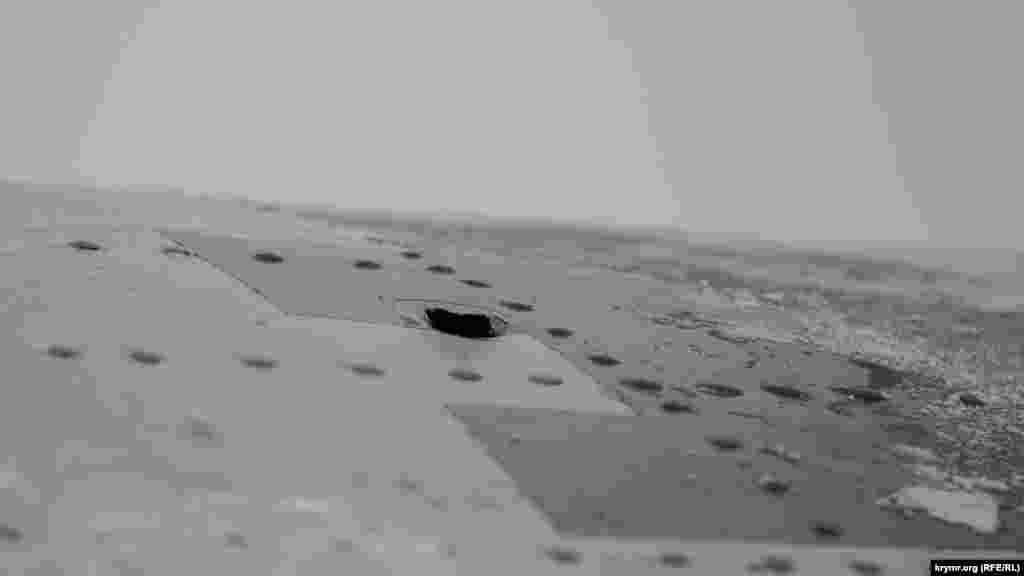 После возвращения самолета на аэродром на корпусе было обнаружено 3 см пулевое отверстие – последствия обстрела самолета из стрелкового оружия
