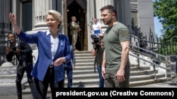 Президент Украины Владимир Зеленский и председатель Европейской комиссии Урсула фон дер Ляйен. Киев, 11 июня 2022 года