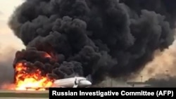 Пожар самолета «Сухой суперджет» после жесткой посадки в аэропорту «Шереметьево» в Москве. 5 мая 2019 года