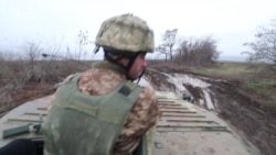 Виїзд на БМП до передових позицій українських військових під Попасною Виїзд на БМП до передових позицій українських військових під Попасною