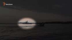 В Севастопольской бухте стоит военный корабль (видео) В Севастопольской бухте стоит военный корабль (видео)