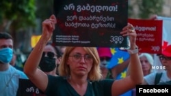 ნათია ლეთოდიანი პარტია "დროას" წევრია; ის აფხაზეთიდან არის დევნილი. ნათიას მამამ, კობა ლეთოდიანმა ერთი თვალი აფხაზეთის ომში დაკარგა, მეორე - 2019 წლის 20 ივნისის დარბევისას.