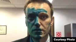 Алексей Навальный после нападения