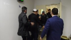 Из офиса «Открытой России» выносят изъятые вещи (видео) Из офиса «Открытой России» выносят изъятые вещи (видео)
