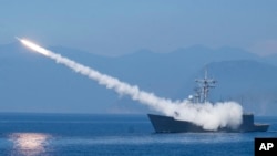 Китайский военный корабль во время учений, иллюстрационное фото
