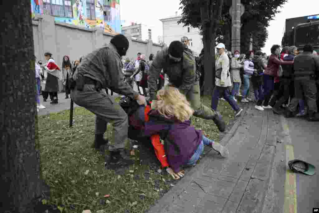 Police used force to disperse a group of women rallying in support of Maryya Kalesnikava. Kalesnikava is a member of the opposition's Coordination Council. It has pressed for a peaceful transition of power since election officials declared Belarusian leader Ayaksandr Lukashenka the runaway winner of an August 9 presidential vote, which the council says was fraudulent.