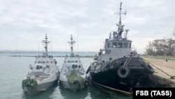 Захваченные украинские корабли в Керчи