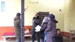 "Мегӯяд, дар ошёнаи 8-ум хона медиҳам" "Мегӯяд, дар ошёнаи 8-ум хона медиҳам"