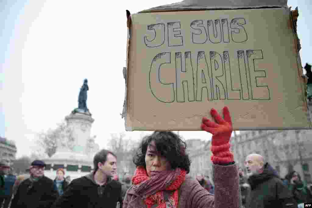 Акция памяти погибших в результате нападения на редакцию Charlie Hebdo. Париж, 7 января 2015 года