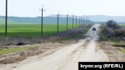 Дорога в поселок Курортное в Ленинском районе Крыма