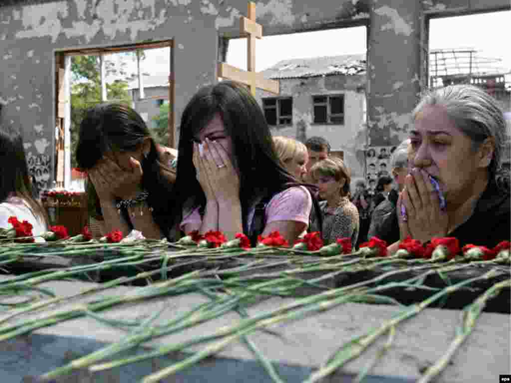 Mourners remember the victims at a memorial services in Beslan.