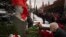 Возложение цветов к бюсту Сталина у Кремлевской стены в Москве, 5 марта 2023 года
