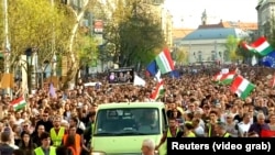 Демонстрация против Виктора Орбана в Будапеште 14 апреля