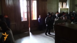 Пророссийские активисты в здании Харьковской ОГА Пророссийские активисты в здании Харьковской ОГА
