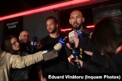 Andrew și Tristan Tate urmează să se prezinte luni la sediul poliției Voluntari.
