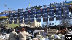 Баннер с портретами погибших в феврале 2014 года участников акций протеста в Киеве