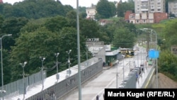 Мост между Нарвой в Эстонии и Ивангородом в России, иллюстрационное фото