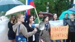 Акция протеста против приговоров Сенцову и Кольченко перед посольством РФ в Польше Акция протеста против приговоров Сенцову и Кольченко перед посольством РФ в Польше